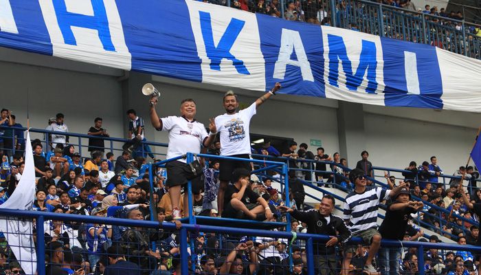 Marc Klok Bicara Tradisi Bobotoh Geruduk Latihan Persib dan Naik Rantis di Laga Kontra Persija