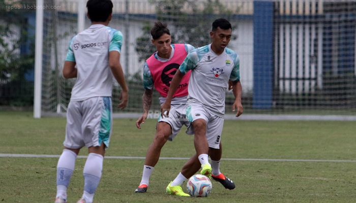 Abdul Aziz Kembali Absen Latihan Persib, Rafi Ghani: Silahkan Tanya Pelatih