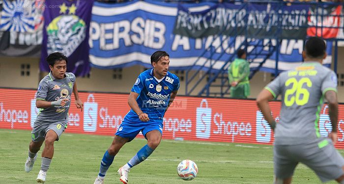 Ezra Walian Sebut Kekompakan Jadi Kunci Kemenangan Persib Atas Persebaya