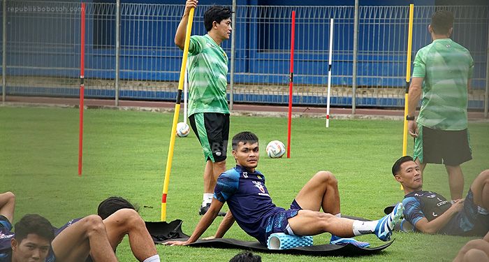 Persib Kembali Jalani Sesi Latihan, Edo Menepi, Kakang Belum Gabung