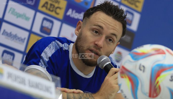 Marc Klok Pastikan Persib Tetap Berburu Kemenangan di Markas PSS Sleman