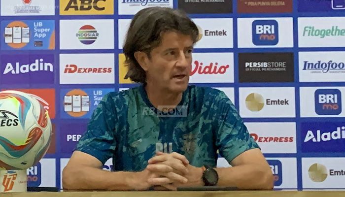 Pelatih Borneo FC Akhirnya Buka Suara soal Alasan Lepas Adam Alis ke Persib