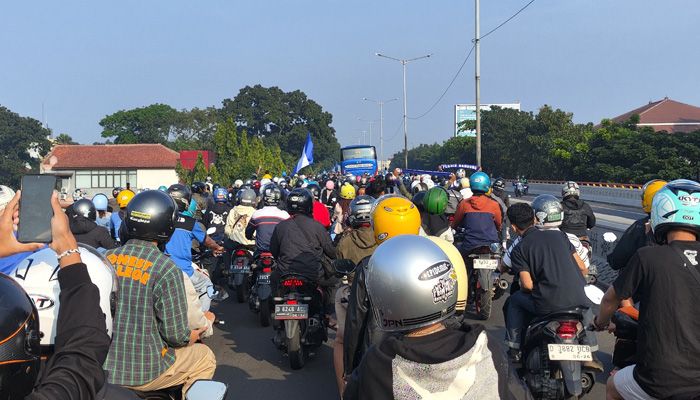 Ribuan Bobotoh Kawal Keberangkatan Persib ke Bali, Bawa Pulang Kemenangan!