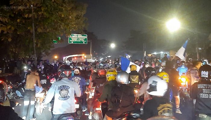 Bobotoh Turun ke Jalan Rayakan Kemenangan Persib, Flyover Pasupati Macet Total, Siap-siap Sambut Ciro Alves Cs?