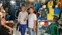 Jelang Final Liga 1, Pedagang Atribut Persib Laris Manis Diserbu Pembeli