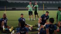 Foto-foto Persib Jalani Latihan Malam di Stadion Bangkalan