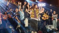 Dua Dekade Bermusik, DCDC Pengadilan Musik Bebaskan Alone At Last Usai Perform Sirkusnya Hibur Penonton