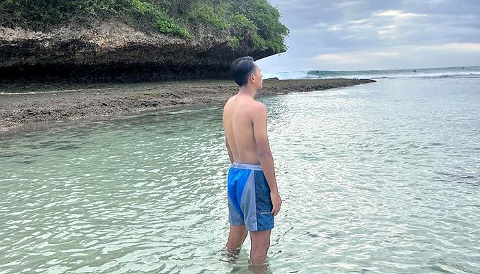Beckham Putra Ajak Henhen dan Febri Touring untuk Nikmati Keindahan Pantai Pangandaran