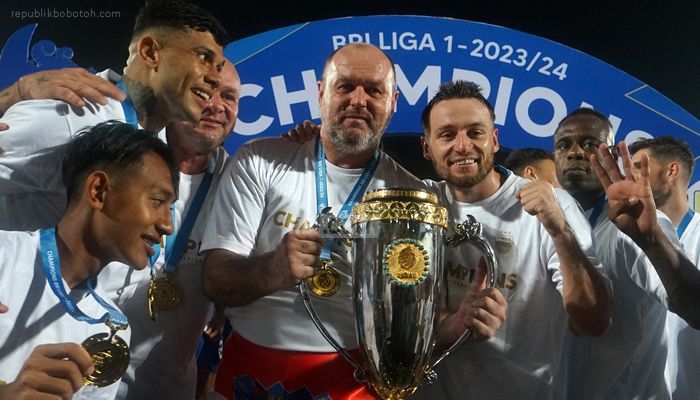 TERPOPULER: Bocorkan Skuad Persib Musim Depan, Robert Alberts Bakal Jadi Dirtek hingga 4 Pemain Persib Best XI Liga 1