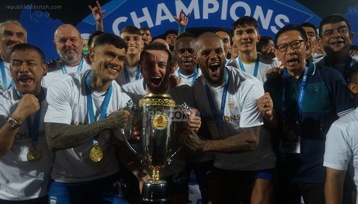 TERPOPULER: Jadwal Kepulangan Persib dan Rute Pawai Juara, Bojan Pelatih Terbaik  hingga Marck Klok Juara Buat Bobotoh