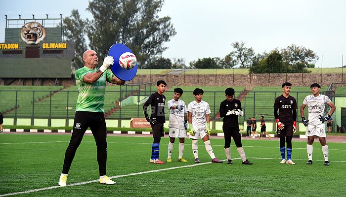 Persib Hadapi Lion City Sailors di Lapangan Sintetis, Bojan Hodak: Saya tidak Suka