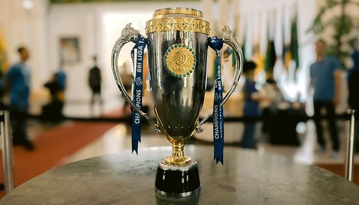 Kabar Baik! Bobotoh Bisa Foto-foto Bareng Trofi Juara Liga 1, di Sini Tempatnya