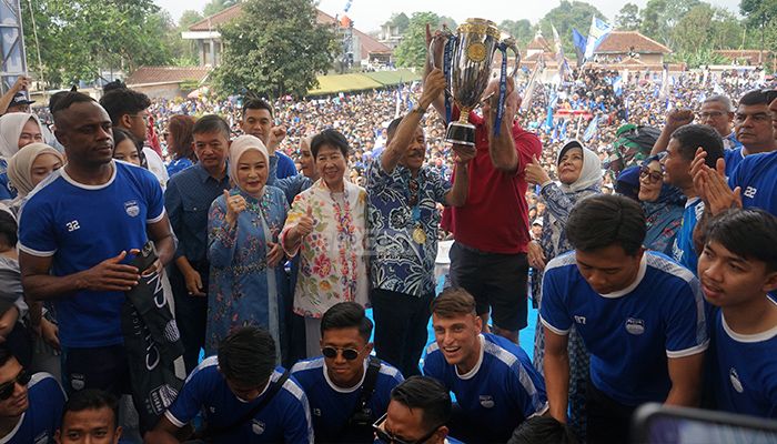 Parade Foto Perayaan Persib Juara Disambut RIbuan Bobotoh di Tanjungsari