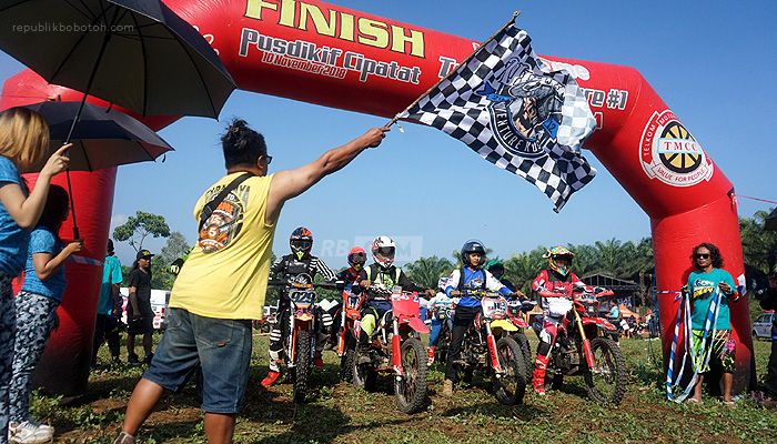 Ribuan Crosser Adu Nyali Taklukkan Jalur Angker Subang di Acara Viking Adventure Komedi 4