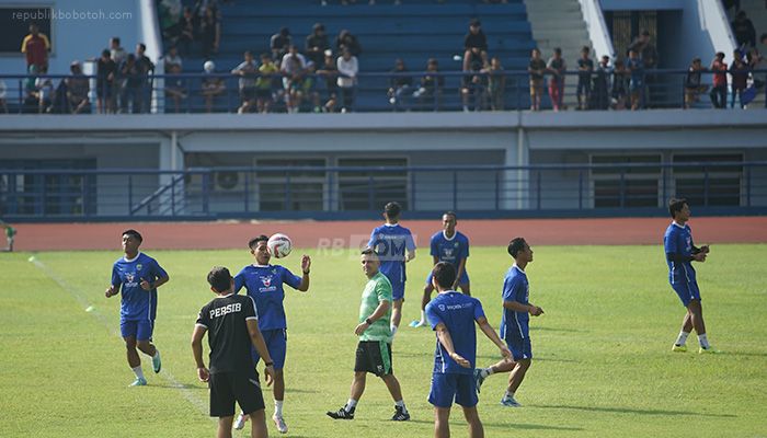 Foto-foto Latihan Perdana Persib Tanpa Bojan Hodak dan Pemain Asing