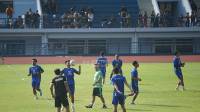 Foto-foto Latihan Perdana Persib Tanpa Bojan Hodak dan Pemain Asing