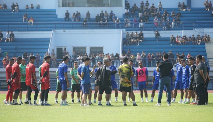 Bojan Hodak Belum Nampak di Sesi Latihan Perdana Persib, Ini Penyebabnya