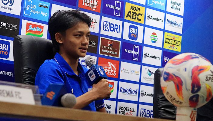 Pemain Muda Arema Ini Cuma Nyengir saat Ditanya Kemungkinan Gabung Persib