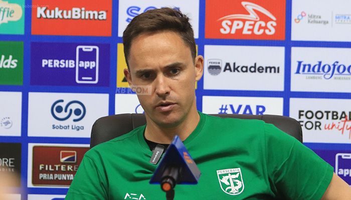Ditanya Persaingan Dengan Persib, Paul Munster Tumpahkan Kekesalannya