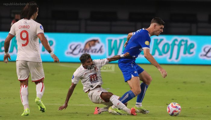 Hasil Babak 1 Malut United vs Persib Masih Sama Kuat