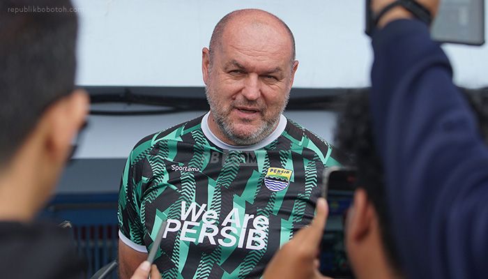 Bojan Hodak Tepis Rumor Persib Akan Datangkan Dua Pemain Berlabel Timnas Indonesia 