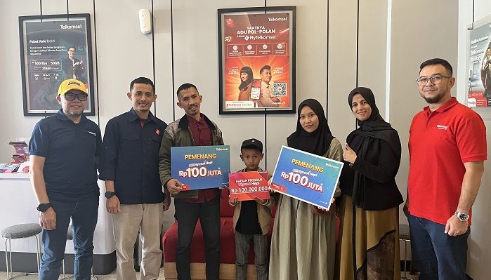 Pelanggan Telkomsel di Paseh Kab Bandung Menangkan THR Lebaran dari Grand Prize Program Digosok Hepi