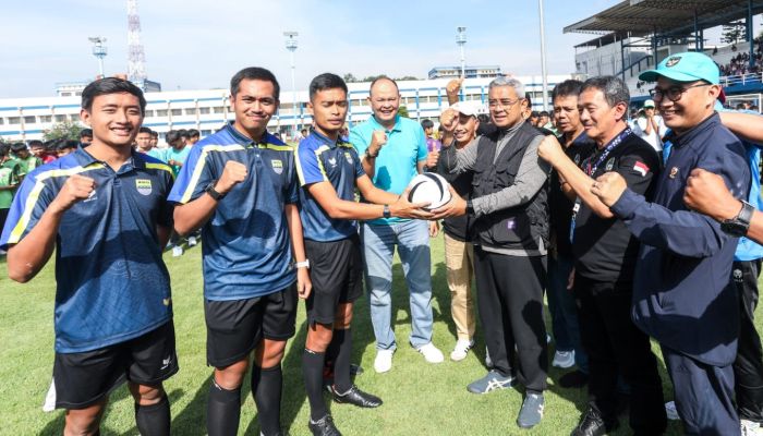 Buka Kompetisi U-15 PSSI Kota Bandung Piala Persib, Farhan Bicara Pentingnya Pembinaan Usia Muda