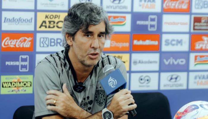 Lawan Persib, Teco Berharap Wasit Bisa Memimpin Secara Fair 