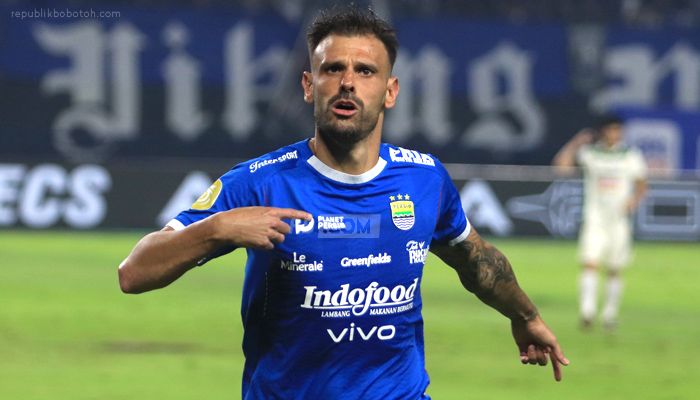 Tyronne del Pino Tak Peduli Dengan Rekor Mentereng Malut United