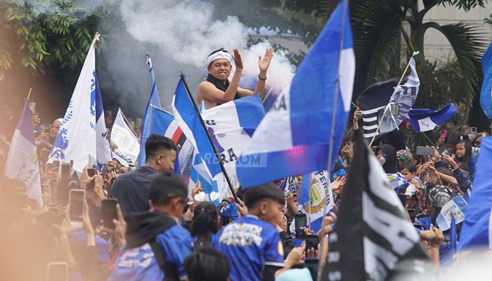 Gubernur Jawa Barat Dedi Mulyadi Berikan Bonus Rp2 Miliar Untuk Persib Juara