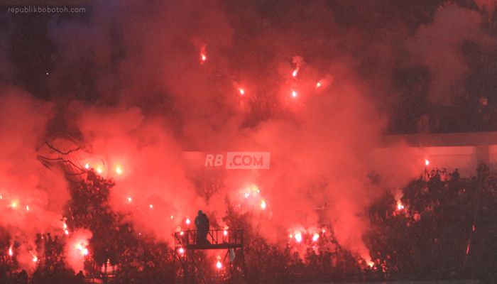 Usai Pesta Juara, Komdis PSSI Hukum Persib Rp125 Juta Gegara Penyalaan Flare dan Petasan 