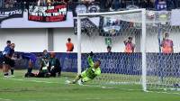 Ditanya Kepemimpinan Wasit di Laga Persita vs Persib, Begini Reaksi dan Komentar Bojan Hodak