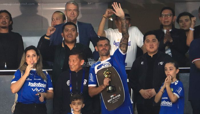 Penghargaan Best Coach dan Player Lengkapi Gelar Juara Liga 1 yang Diraih Persib