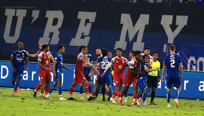 Tekel Horor Murilo kepada Febri hanya Diganjar Kartu Kuning, Begini Reaksi Bojan Hodak