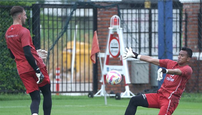 Adam Przybek Ungkap Progres Positif Persib Selama Pemusatan Latihan di Thailand