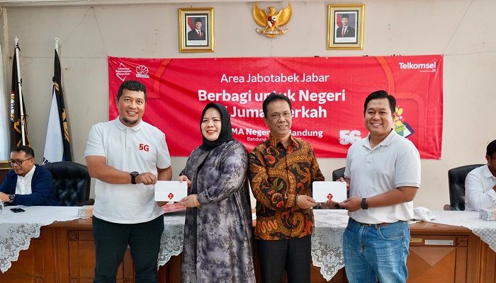 Telkomsel Dukung Konektivitas Digital Pembelajaran SMAN 20 Bandung