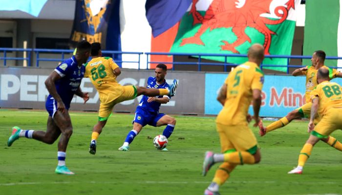 Hasil dan Skor Sementara Persib vs Persebaya, Maung Bandung Kurang Chemistry