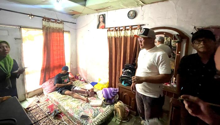 Asep Robin Tinjau Langsung Rumah Nyaris Ambruk di Pasir Impun