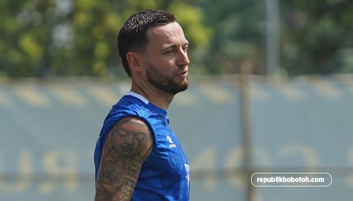 Jelang Madura United vs Persib di Super League 2025/26, Marc Klok Pastikan Tim Fokus dan Siap Bangkit