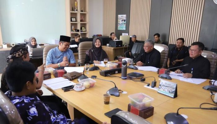 Pansus 8 DPRD Kota Bandung Bahas Raperda Fasilitasi Penyelenggaraan Pesantren