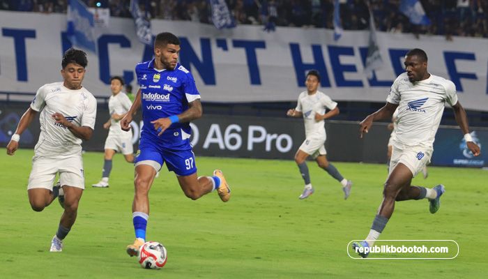 Bojan Hodak Ungkap Alasan Berguinho Terus Jadi Starter di Persib