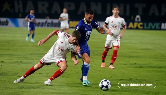 Juara Grup Bukan Akhir, Lucho Minta Persib Lebih Fokus Hadapi Knock-out