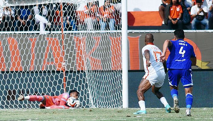 FT: Malut United 2 vs Persib 0, Maung Bandung tak Berdaya di Kandang Naga Gamalama