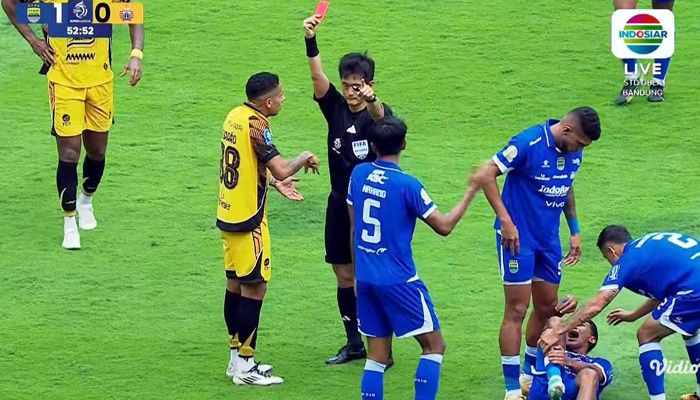 Best of Enemies Beckham Putra dan Bruno Tubarao Jadi Cerita Pembeda Duel Panas Persib vs Persija