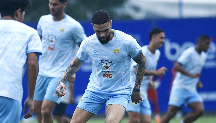 Cerita Awal Kurzawa Bersama Persib: Dari Latihan hingga Cuaca Bandung