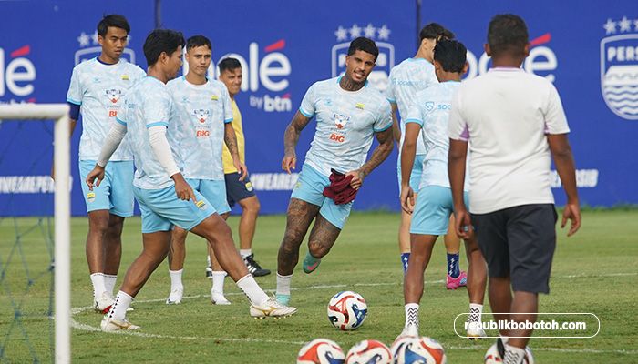 Eliano Reijnders Bicara Suasana Ruang Ganti Persib, Peran Bobotoh Jadi Sorotan