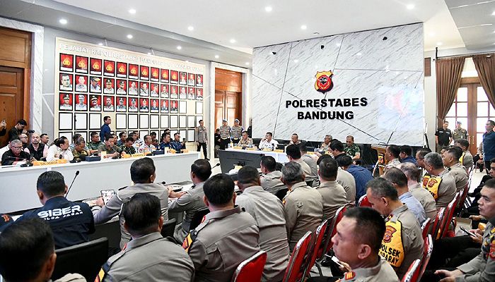 Persib vs Persija: Wagub Jabar Instruksikan Bupati dan Wali Kota Fasilitasi Bobotoh Gelar Nobar