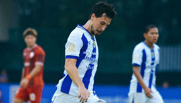 Bojan Hodak Soroti Kartu Kuning Thom Haye dan Kondisi Ramon Tanque