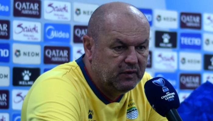 Hodak Percaya Keajaiban Sepak Bola, Persib Targetkan Comeback Dramatis