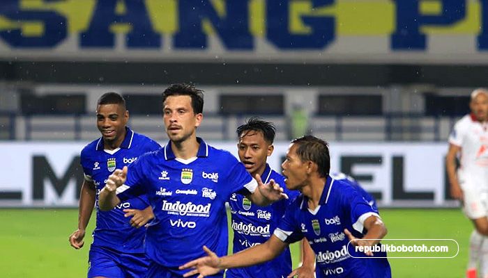 Hasil Babak I Persib vs Malut United: Maung Bandung Unggul lewat Penalti Thom Haye